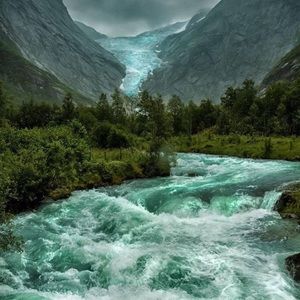 Meet your Posher, Caitlin